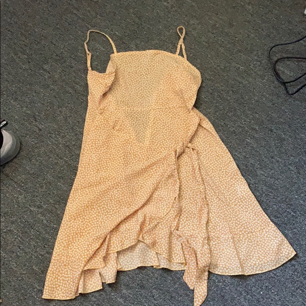 yellow dress
